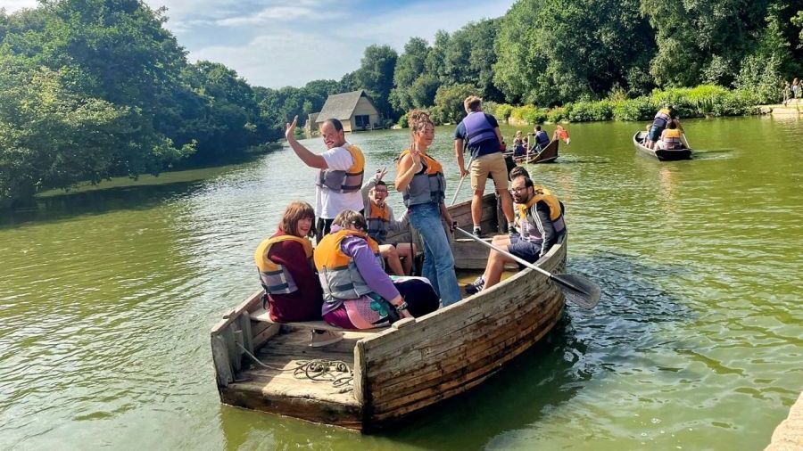 Cet été à l'Île-Grande, dans les Côtes-d'Armor, les personnes en situation de handicap ont participé aux mêmes activités que les autres vacanciers. (Fédération Apajh)