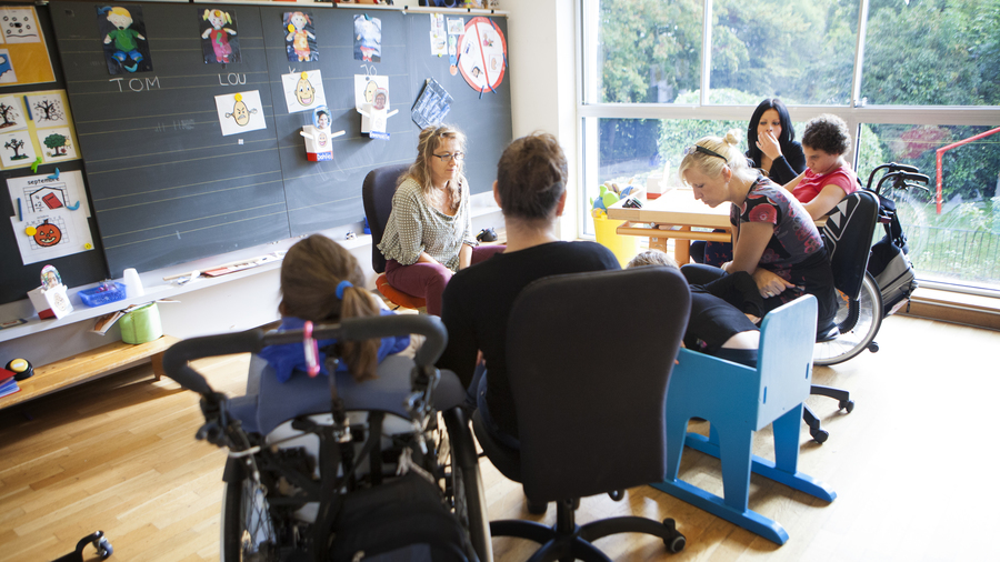 La scolarisation est un droit qui est pourtant encore refusé à trop d'enfants en situation de handicap. (Amélie Benoist/Image Point FR/BSIP)