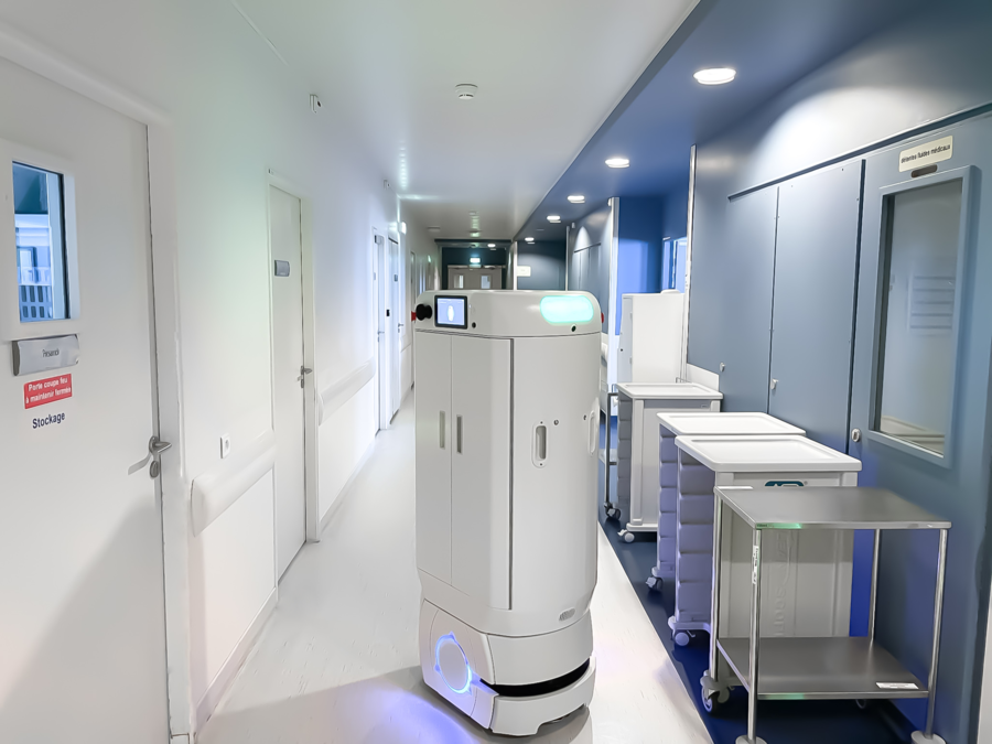 Le robot Xup-Med peut transporter de façon autonome des produits et dispositifs médicaux comme les médicaments, chimiothérapies, poches de sang, échantillons d'analyse, endoscopes, diagnostics, etc. (Meanwhile)
