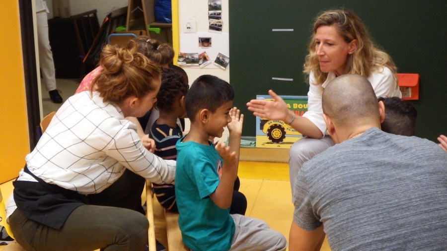 La nouvelle stratégie annonce un doublement des dispositifs scolaires dédiés, comme ici une unité d'enseignement maternelle autisme. (Emmanuelle Deleplace/Hospimedia)