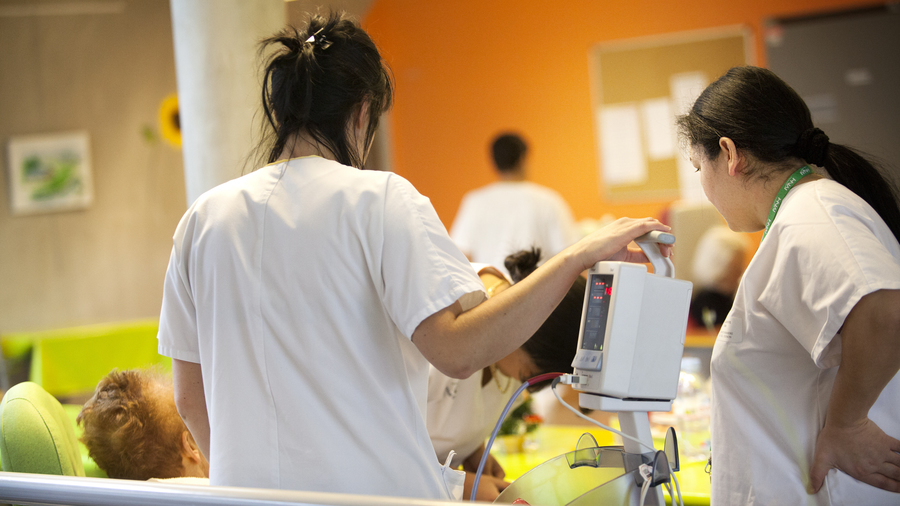 Les résultats de l'étude montrent que l'inter­vention de l'HAD améliore la qua­lité des soins en Ehpad de différentes manières. (Amélie Benoist/Image Point FR/BSIP)