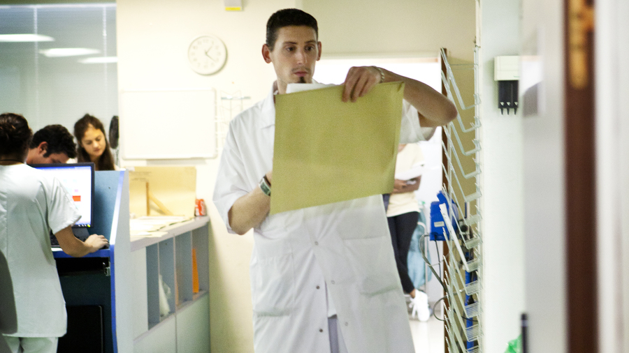 L'objectif du travail de la HAS est de produire un référentiel d'exigences métier exprimées par les professionnels des secteurs sanitaire, médico-social et social lorsqu'ils utilisent ou élaborent une synthèse médicale. (Amélie Benoist/Image Point FR/BSIP)