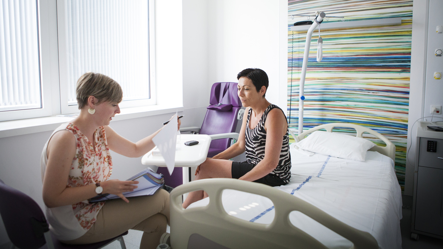 Le patient partenaire se déploie aujourd'hui, entre autres au travers de l'éducation thérapeutique, mais s'avère aussi une innovation pédagogique dans la formation des professionnels. (Amélie Benoist/Image Point FR/BSIP)