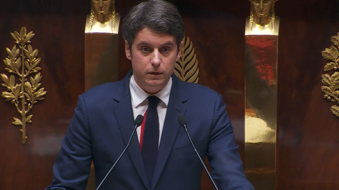 Gabriel Attal promet une réforme de l'aide médicale d'État mais sans passer devant le Parlement. Elle se fera uniquement par voie réglementaire. (Capture d'écran/Assemblée nationale)