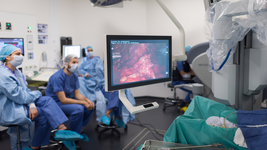 En matière de formation à la chirurgie robotique, tous les internes ne bénéficient pas d'un accès à ces équipements en fonction des CHU et des spécialités. (Albane Noor/BSIP)