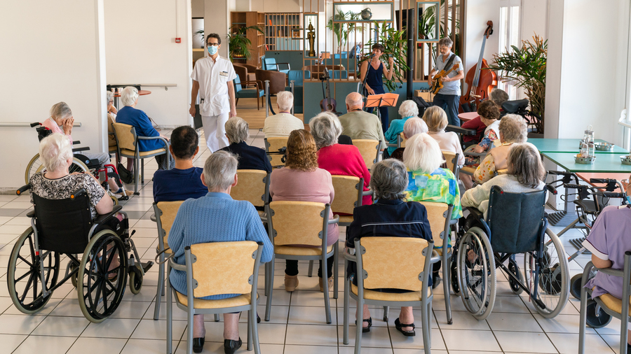 Dans le cadre d'une journée portes ouvertes en Ehpad, un concert peut être organisé en guise d'animation. (Morcillo/BSIP)