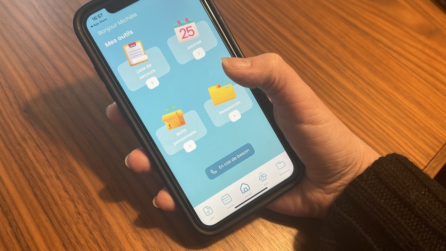 Téléchargée près de 9 000 fois à ce jour, l'application Hop ma liste permet à ses usagers de constituer un kit de gestion des idées suicidaires. Il offre plusieurs modules, dont un plan personnel de sécurité. (Caroline Cordier/Hospimedia)