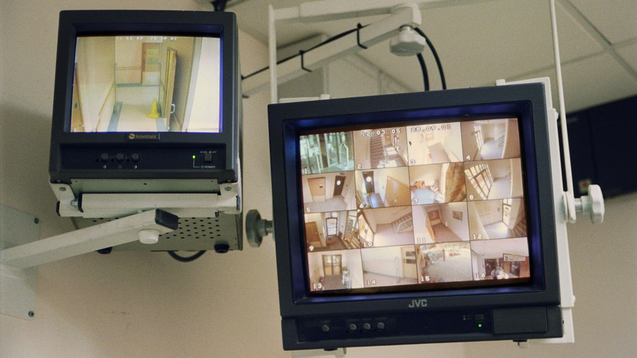 L'installation d'un dispositif de vidéosurveillance dans les chambres d'Ehpad doit être bien plus strictement encadrée que la présence de caméras dans les lieux ouverts au public. (John Birdsall/BSIP)