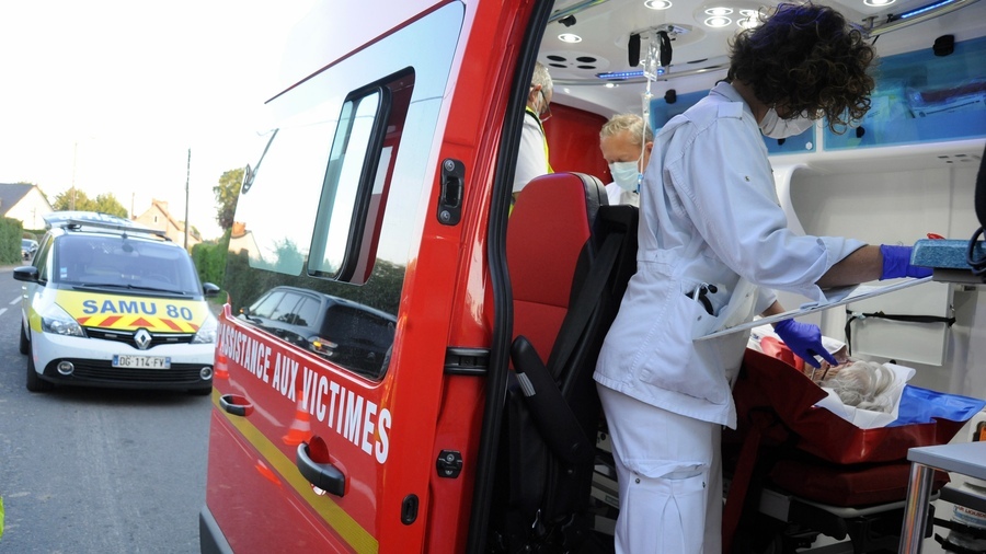 Selon Xavier Batut et Jocelyn Dessigny, la réforme des transports sanitaires urgents engagée en 2022 a d'ores et déjà permis de commencer à réduire la "sursollicitation" des pompiers mais des marges de progrès existent encore. (Pascal Bachelet/BSIP)