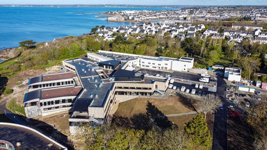 Le pôle SMR de Concarneau couvre 10 600 m2 pour un total de 178 lits et 54 places. L'investissement immobilier s'élève à 33,5 millions d'euros. (Ugecam Bretagne-Pays de la Loire)