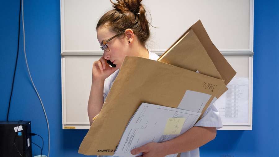 Le baromètre sonde les médecins hospitaliers sur la satisfaction au travail, l'intérêt pour les postes à responsabilités, les discriminations liées à la parentalité et les violences sexistes et sexuelles. (Pascal Bachelet/BSIP)