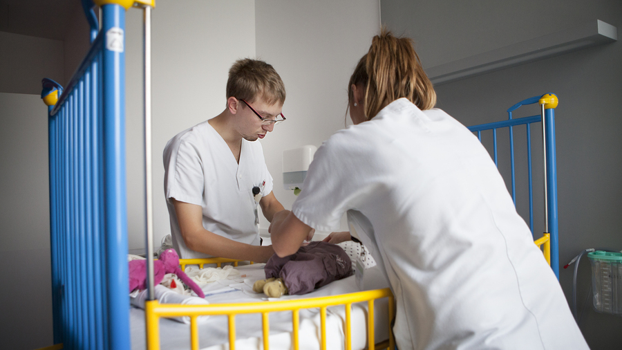 Le dispositif, en place depuis février, a été attaqué par six structures représentatives de la profession infirmière, des formateurs d'institut et des étudiants en sciences infirmières. (Amélie Benoist/Image Point FR/BSIP) 