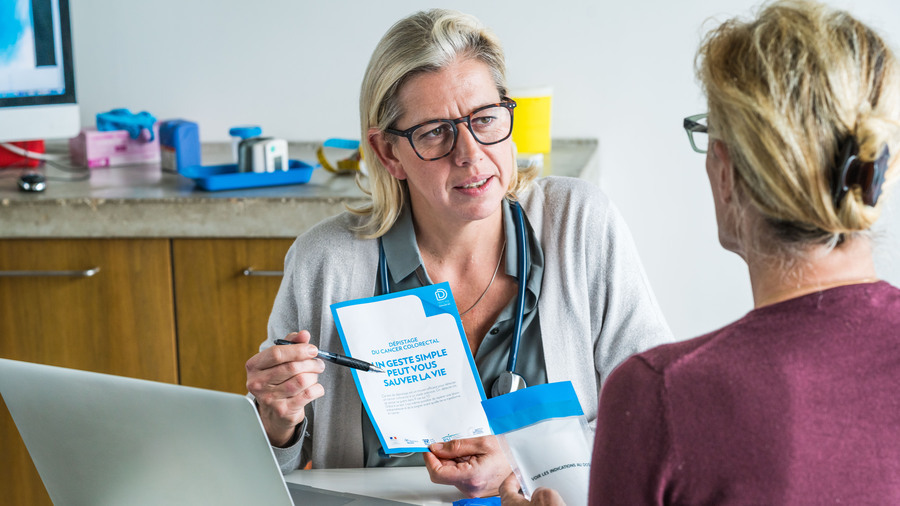 Après les pharmacies d'officines et les maisons de santé, le centre régional de coordination des dépistages des cancers de Nouvelle-Aquitaine devra plancher sur la problématique de l'accès aux soins puisque le suivi du dépistage est compliqué pour les patients sans médecin traitant. (Voisin/Phanie)