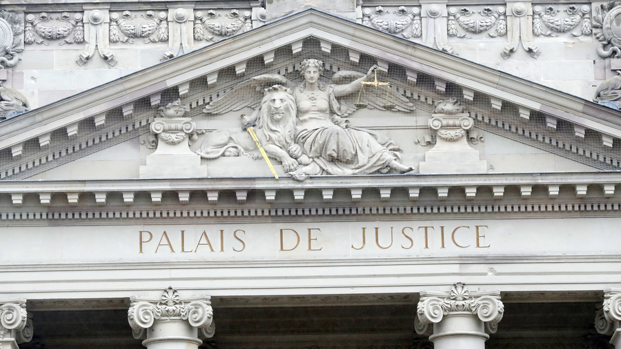 La procédure de redressement judiciaire a pour objectifs la poursuite de l'activité, le maintien de l'emploi et l'apurement du passif. (Godong/BSIP)