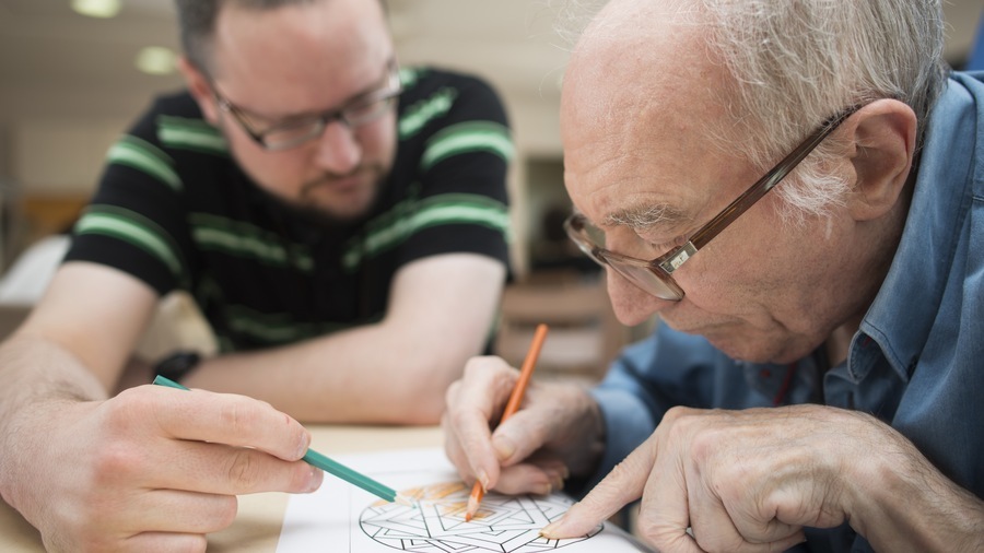 Les professionnels du champ social et médico-social attendent des repères éthiques et déontologiques. (Astier/BSIP)