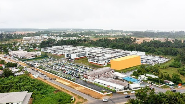 Le futur bâtiment, en jaune, sera installé à proximité immédiate des urgences. (ARS Guyane)