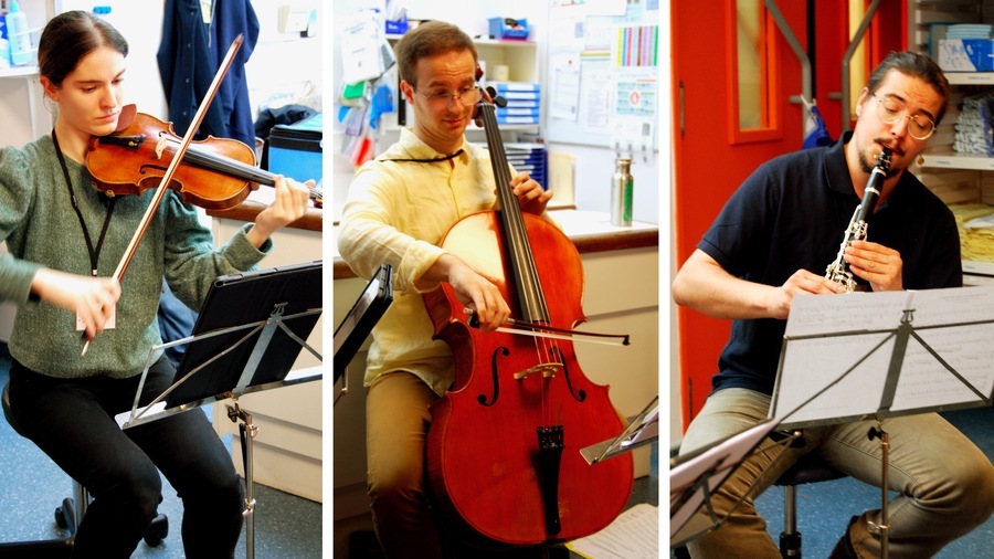 Valentin au violoncelle, Auriane au violon et Paul à la clarinette. À eux trois, ces musiciens du Conservatoire à rayonnement régional de Paris accumulent pas moins de cinquante-quatre années de musique… (Thomas Quéguiner/Hospimedia)