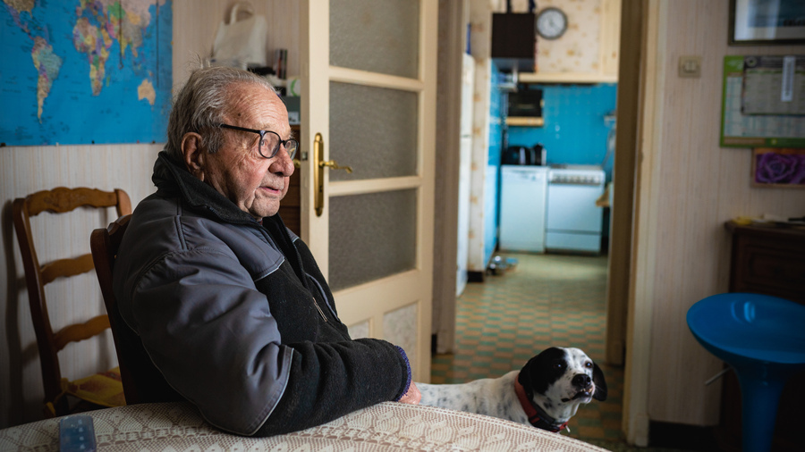 Les fédérations partenaires de la mobilisation "Les vieux méritent mieux" jouent l'union sacrée pour sortir les âgés de leur isolement. (Morcillo/BSIP)