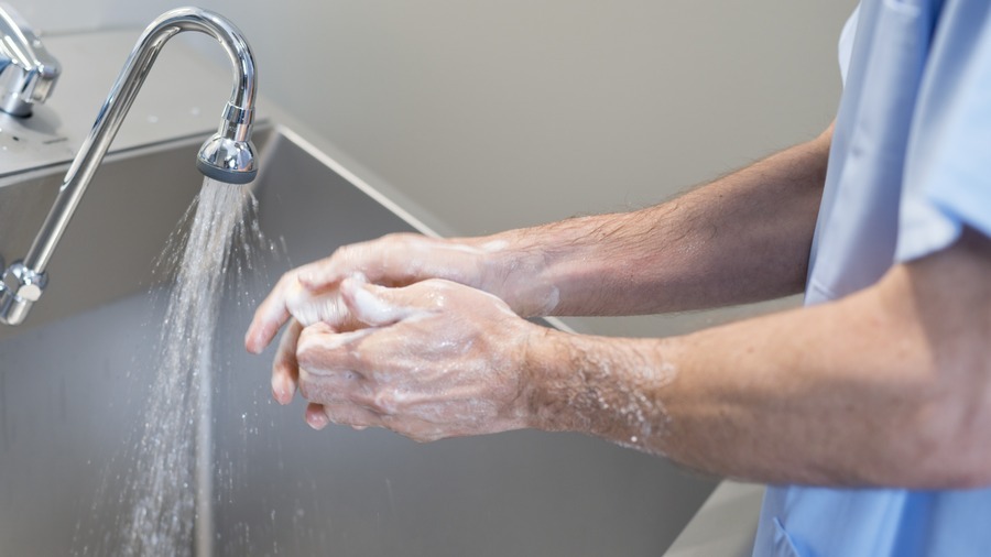 Les capacités de soins sont dégradées de 67% à 99% dans les deux heures suivant la perte du service d'eau, d'après un rapport américain cité dans le guide du Cpias et de l'ARS Pays de la Loire.(SPL/BSIP)