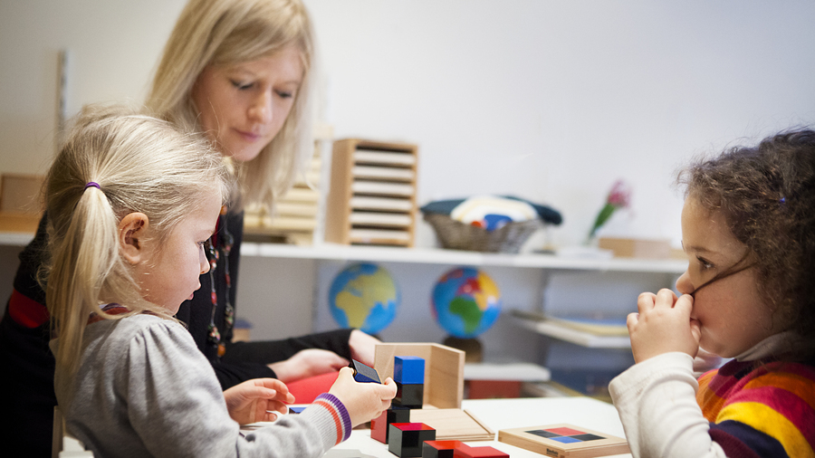 Plusieurs départements préfigurateurs s'interrogent sur l'articulation entre équipes mobiles d'appui à la scolarisation et pôles d'appui à la scolarité. (Amélie Benoist/Image Point FR/BSIP)