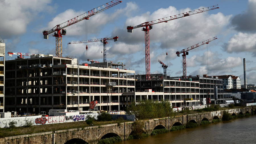 Le gros œuvre est terminé sur le chantier du futur CHU et les travaux d'électricité et de plomberie ont commencé. (Sébastien Salom-Gomis/Sipa)