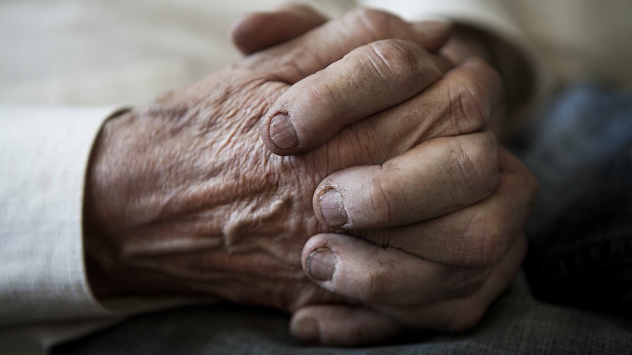 Les signalements de maltraitances à domicile restent difficiles à réaliser. (Amélie Benoist/Image Point FR/BSIP)