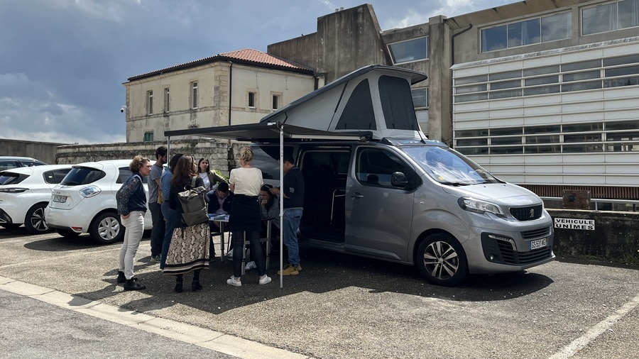 Plusieurs campus universitaires figurent sur la feuille de route du Psytruck du CHU de Nîmes, notamment ceux fréquentés par les étudiants en médecine et en soins infirmiers. (Caroline Cordier/Hospimedia)