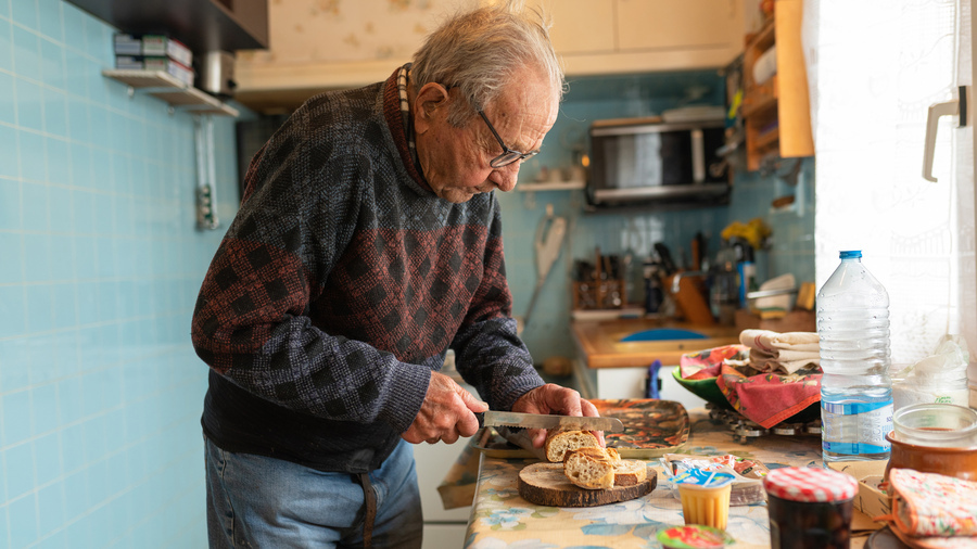 Selon le conseil, une alimentation plaisir est celle qui respecte les habitudes et les préférences des personnes âgées et qui permet des repas conviviaux. (Morcillo/BSIP)