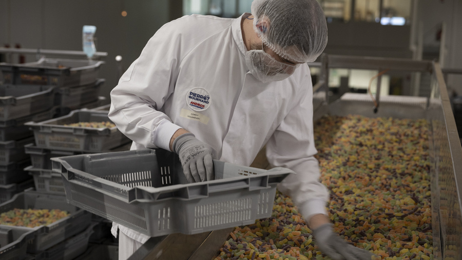 Huit personnes autistes sévères sont embauchées en CDI à Andros confiserie en Corrèze. (Gérard Touren)