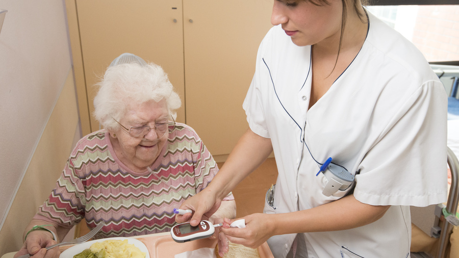 Le Collectif de lutte contre la dénutrition porte quatorze propositions dont la réorganisation des repas dans les établissements. (Astier/BSIP)