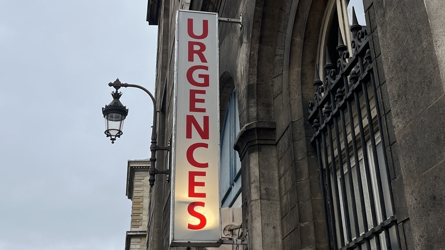 Régulièrement saturés, les services d'urgences deviennent par défaut le point d'entrée dans les soins psychiatriques, déplore la mission d'information conduite par les députées Nicole Dubré-Chirat et Sandrine Rousseau. (Caroline Cordier/Hospimedia)