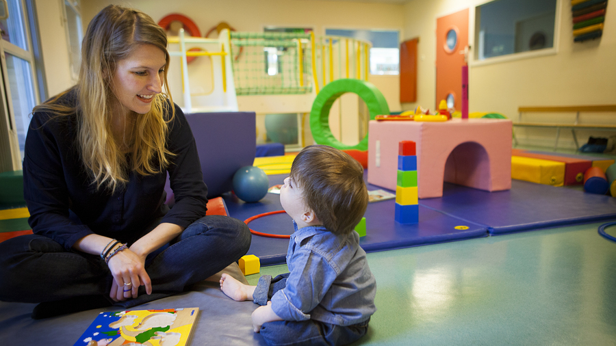 Plus de la moitié des besoins en formation continue exprimés concernent l'enfance, "des bébés aux adolescents". (Amélie Benoist/Image Point FR/BSIP)