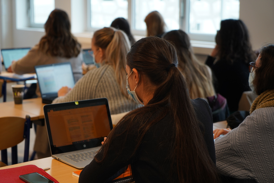 La plateforme Docsimulator permet aux étudiants de médecine de Montpellier de se préparer aux Ecos grâce à une IA générative. (Tremelet/Image Point FR/BSIP)