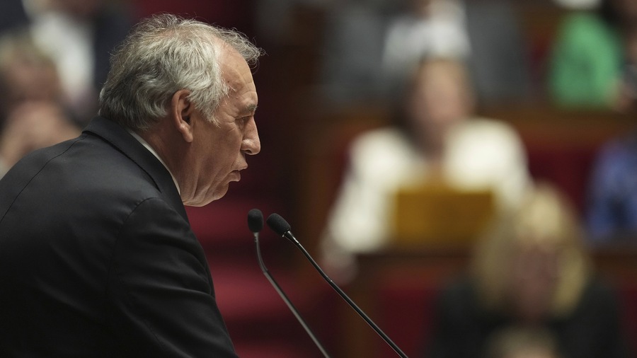 François Bayrou dotera chacun de ses ministres d'une feuille de route, partagée avec le Parlement et le Conseil économique, social et environnemental. (Thibault Camus/AP/Sipa)