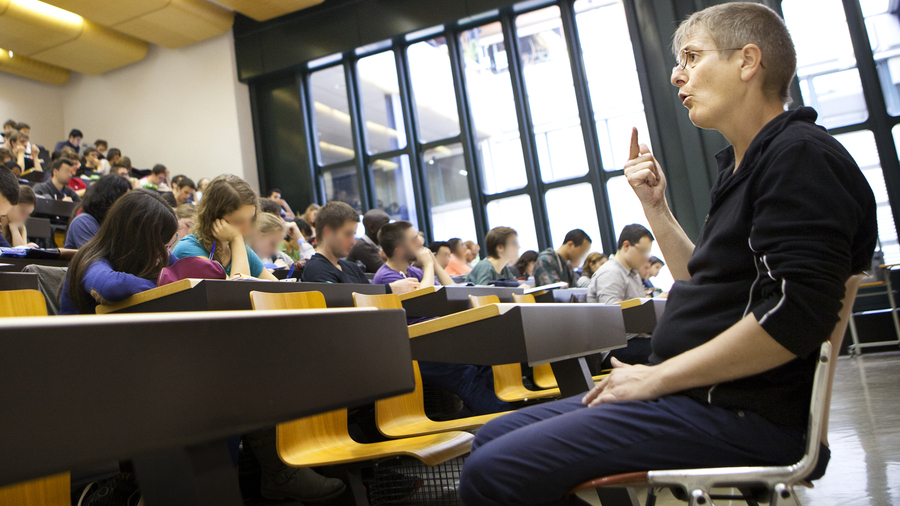 Les encadrants s'enthousiasment de voir le regard des établissements sociaux et médico-sociaux évoluer après la formation de leurs résidents. (Amélie Benoist/Image Point Fr/BSIP)