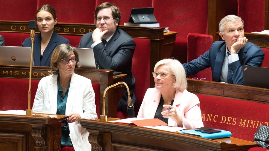 Désormais ministre du Travail, de la Santé, des Solidarités et des Familles, Catherine Vautrin devra cette fois-ci porter deux textes de loi différents sur la fin de vie. (Morcillo/Image point FR/BSIP)