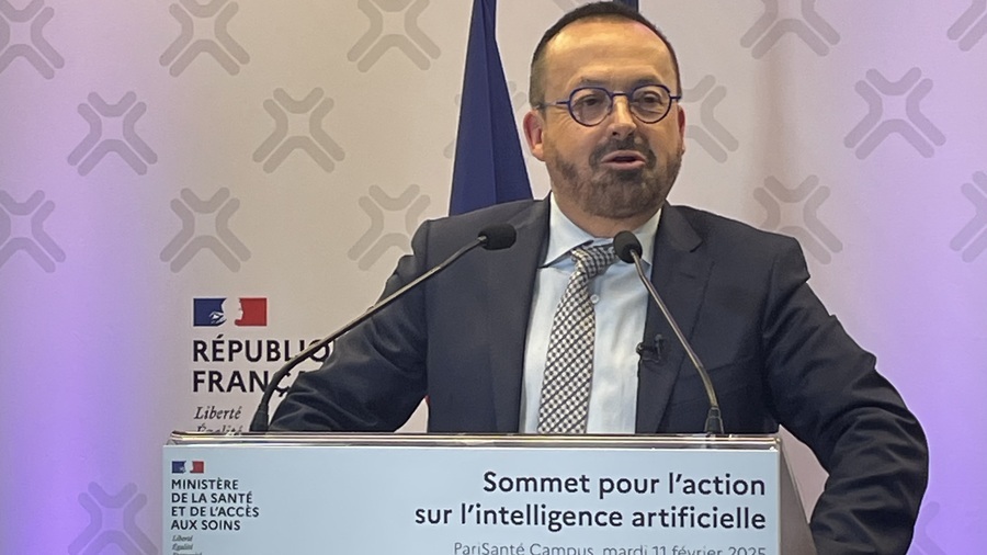 Yannick Neuder, ministre chargé de la Santé et de l'Accès aux soins, promet la rédaction concertée d'une stratégie de l'intelligence artificielle en santé d'ici l'été. (Jérôme Robillard/Hospimedia)