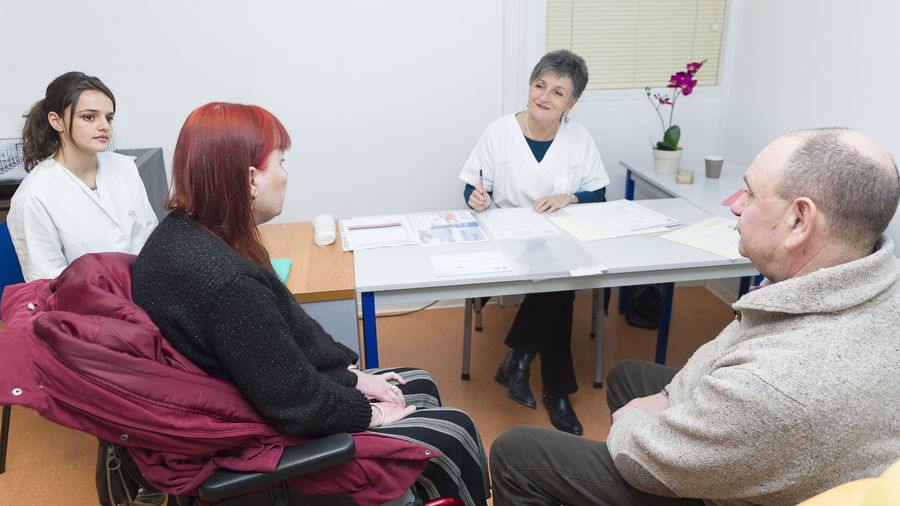 Comme pour le reste de la population, l'enjeu est de détecter le plus précocement possible les cancers des personnes en situation de handicap. (A. Noor/Image Point FR/BSIP)