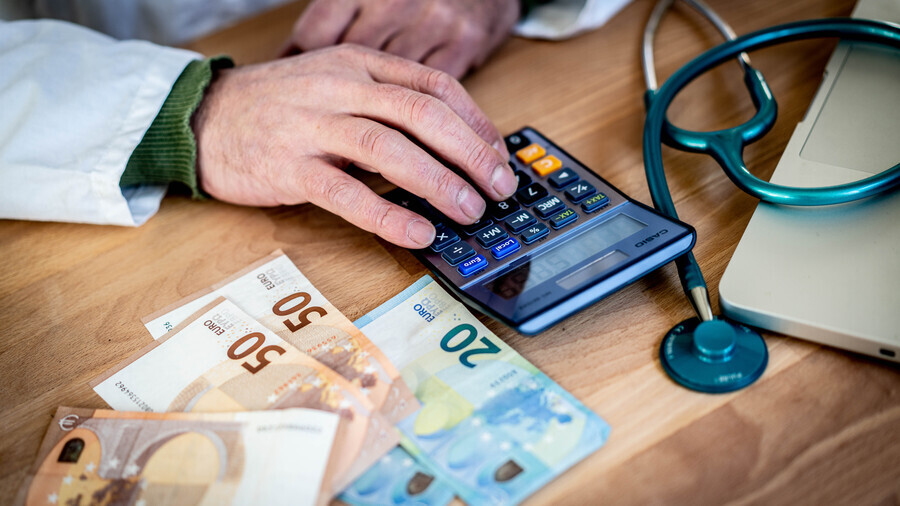 Une hausse de l'ordre de 5% des ressources financières de l'hospitalisation privée est nécessaire en 2025 selon la FHP. Dans un contexte difficile, le secteur doit pouvoir rester attractif pour recruter des salariés et continuer à investir. (Garo/Phanie)