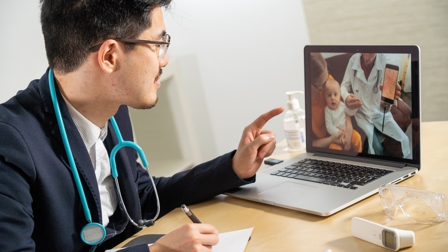 La Confédération des syndicats médicaux français estime que l'amélioration de l'accès aux soins passe par l'exercice coordonné et l'aller vers du patient au médecin, grâce aux moyens territoriaux et numériques. (Collanges/Image point FR/BSIP)