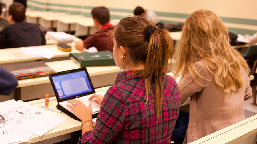 Un plan de prévention complémentaire sur la surconsommation d'alcool sera établi au sein de l'université à destination de tous les étudiants. (Burger/Phanie)