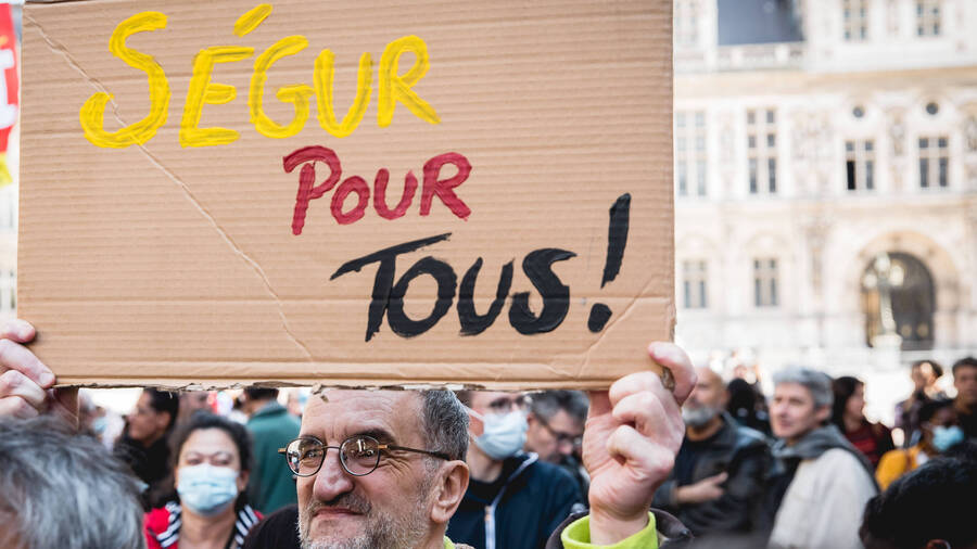 Le financement du Ségur pour tous est une attente forte des professionnels de terrain, des structures médico-sociales et des conseils départementaux qui se retrouvent en difficulté pour en assumer le surcoût. (Chang Martin/Sipa)