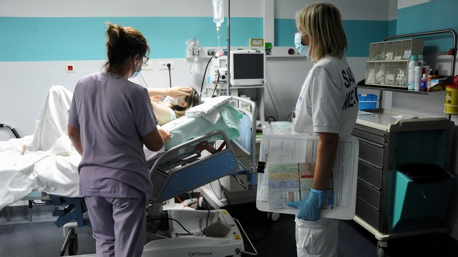 À l'exception des populations vulnérables, dont la possibilité d'accès direct doit rester inchangée, la régulation préalable des urgences par le Samu-Sas doit devenir la norme, aux yeux des directeurs, et être pleinement officialisée pour toutes les autres personnes. (Pascal Bachelet/BSIP) - Droits réservés À l'exception des populations vulnérables, dont la possibilité d'accès direct doit rester inchangée, la régulation préalable des urgences par le Samu-Sas doit devenir la norme, aux yeux des directeurs, et être pleinement officialisée pour toutes les autres personnes. (Pascal Bachelet/BSIP)
