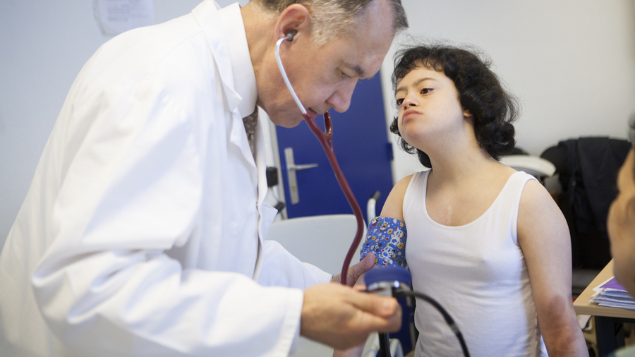 Les expertes de la mission devront "proposer des solutions opérationnelles et actionnables, avec une mise en œuvre rapide" pour "transformer le système de santé" et y développer un "réflexe handicap". (Amélie Benoist/Image Point FR/BSIP)
