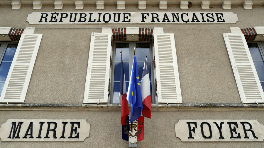 Les estimations disponibles chiffrent les dépenses des communes en matière d'action sociale et sanitaire entre 8 et 9 milliards d'euros, soit environ 7% du total de ces dépenses. (Godong/BSIP)