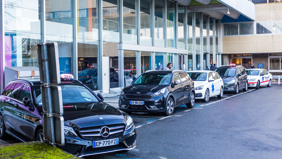 Les fédérations professionnelles de taxis se sont mobilisées le 19 mai contre les mesures tarifaires prévues dans la convention-cadre nationale avec l'Assurance maladie. (Burger/phanie)