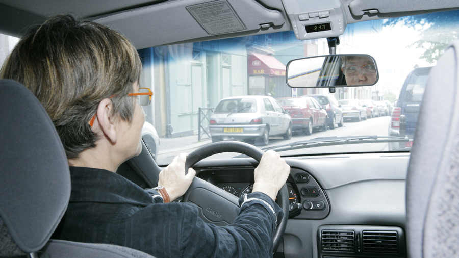 Les professionnels pourraient bénéficier de stationnements gratuits ou encore d'un accès prioritaire au carburant en période de restriction. (Bruno/Image Point FR/BSIP)