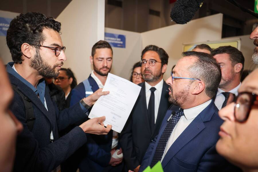 Le 20 mai, le président de l'association Ipadecc Abdelhalim Bensaidi a interpellé le ministre de la Santé et de l'Accès aux soins Yannick Neuder, en marge d'une visite du congrès Santexpo. (SEBA/SIPA) - Droits réservés Le 20 mai, le président de l'association Ipadecc Abdelhalim Bensaidi a interpellé le ministre de la Santé et de l'Accès aux soins Yannick Neuder, en marge d'une visite du congrès Santexpo. (SEBA/SIPA)