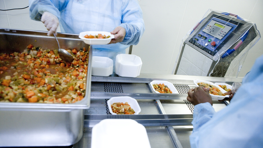 Le nombre de cantines ayant fait leur télédéclaration sur le site Ma cantine a doublé en 2025 par rapport à la campagne de 2024. (Bruno/Image Point FR/BSIP)