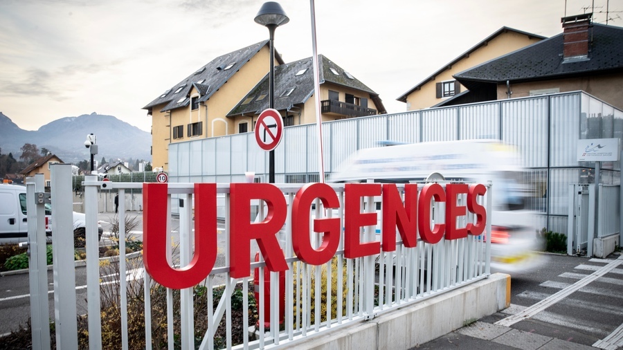 L'objectif cet été des autorités sanitaires sur la gestion des lits d'aval des urgences est de "tendre vers l'objectif qu'il n'y ait plus d'attente déraisonnable sur un brancard", et d'éviter ainsi la surmortalité associée. (Jessica Bordeau/Image Point FR/BSIP) - Droits réservés L'objectif cet été des autorités sanitaires sur la gestion des lits d'aval des urgences est de "tendre vers l'objectif qu'il n'y ait plus d'attente déraisonnable sur un brancard", et d'éviter ainsi la surmortalité associée. (Jessica Bordeau/Image Point FR/BSIP)